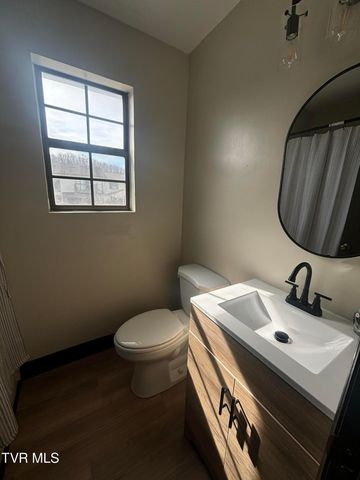 500 West F Street B, Elizabethton, TN 37643