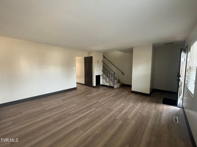 500 West F Street B, Elizabethton, TN 37643