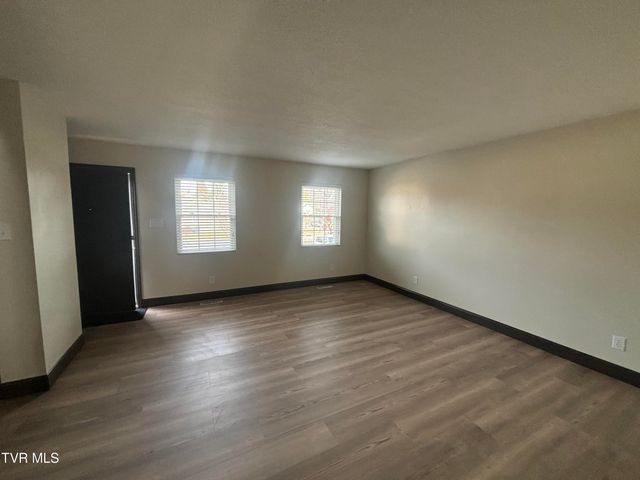 500 West F Street B, Elizabethton, TN 37643