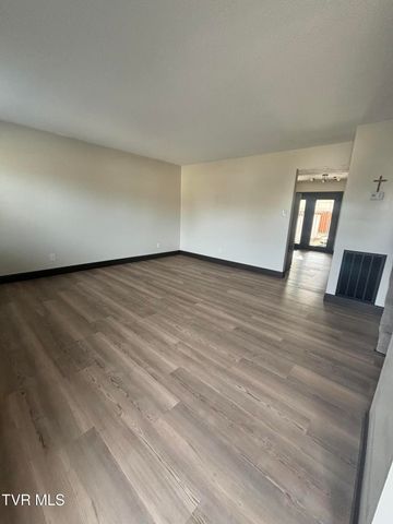 500 West F Street B, Elizabethton, TN 37643