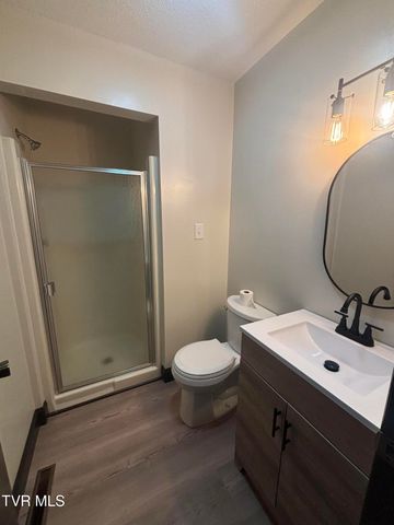 500 West F Street B, Elizabethton, TN 37643