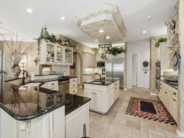 1806 Far Niente, San Antonio, TX 78258