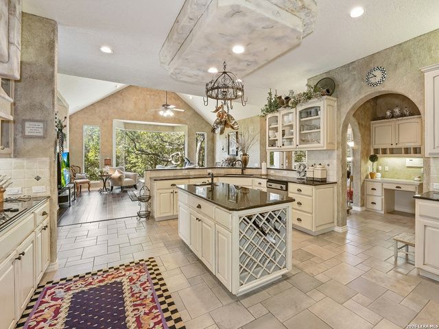 1806 Far Niente, San Antonio, TX 78258