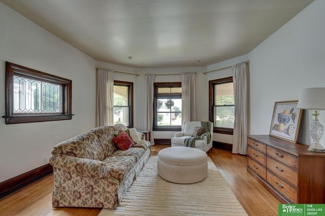 3015 Pacific Street, Omaha, NE 68105