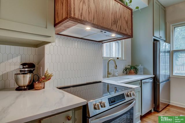 3015 Pacific Street, Omaha, NE 68105