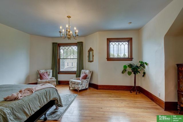 3015 Pacific Street, Omaha, NE 68105