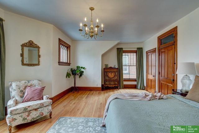 3015 Pacific Street, Omaha, NE 68105