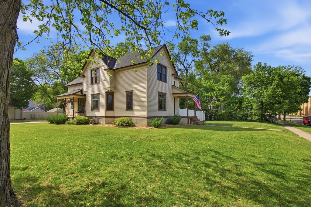 324 S Swift Avenue, Litchfield, MN 55355 — exterior