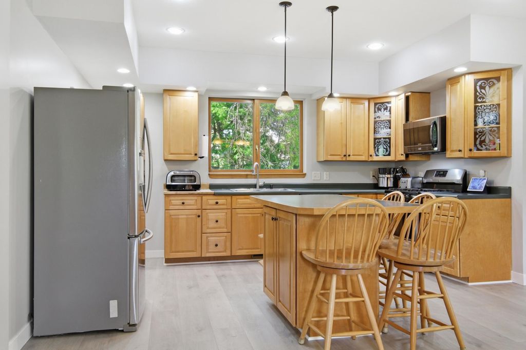 324 S Swift Avenue, Litchfield, MN 55355 — photo 2