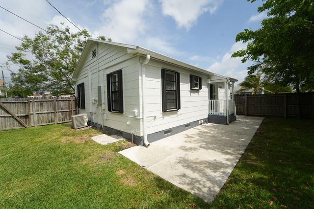 5000 Lake Avenue, West Palm Beach, FL 33405