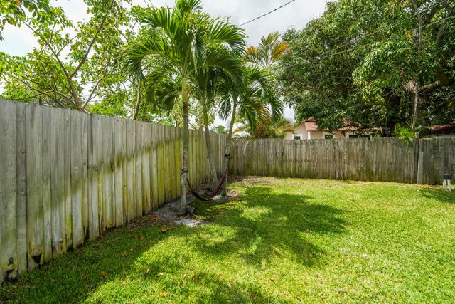 5000 Lake Avenue, West Palm Beach, FL 33405