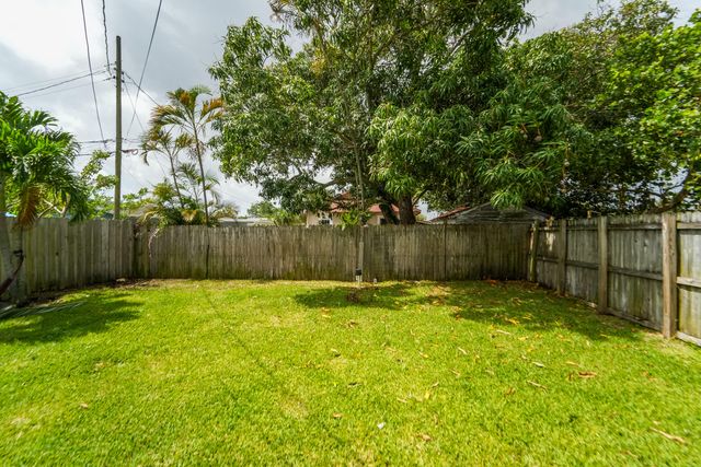 5000 Lake Avenue, West Palm Beach, FL 33405