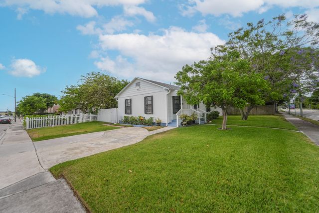 5000 Lake Avenue, West Palm Beach, FL 33405