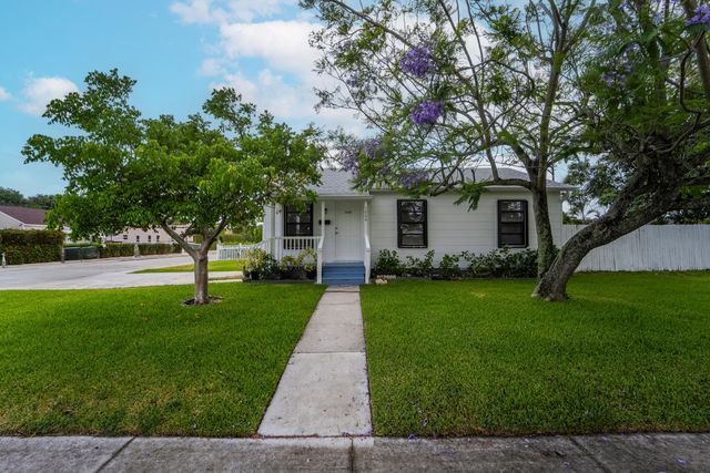 5000 Lake Avenue, West Palm Beach, FL 33405