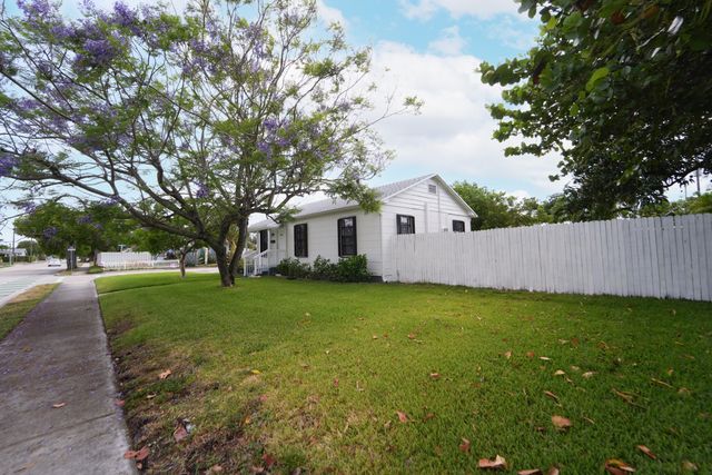 5000 Lake Avenue, West Palm Beach, FL 33405