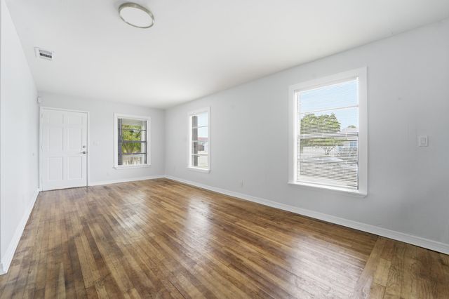 5000 Lake Avenue, West Palm Beach, FL 33405