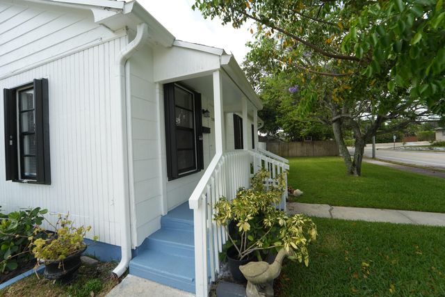 5000 Lake Avenue, West Palm Beach, FL 33405