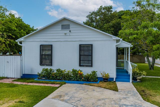 5000 Lake Avenue, West Palm Beach, FL 33405