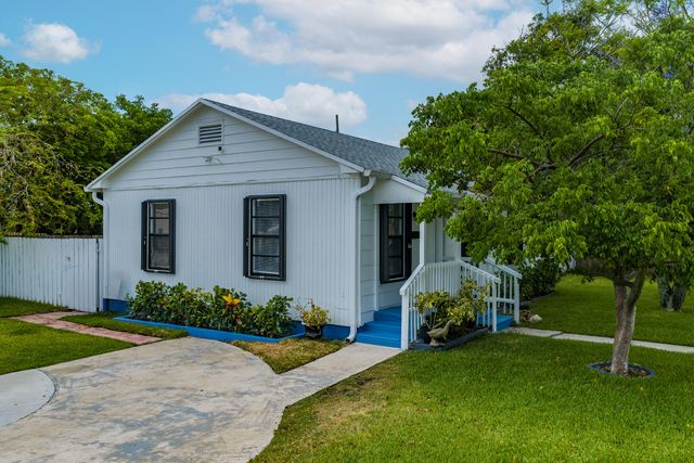 5000 Lake Avenue, West Palm Beach, FL 33405