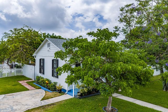5000 Lake Avenue, West Palm Beach, FL 33405