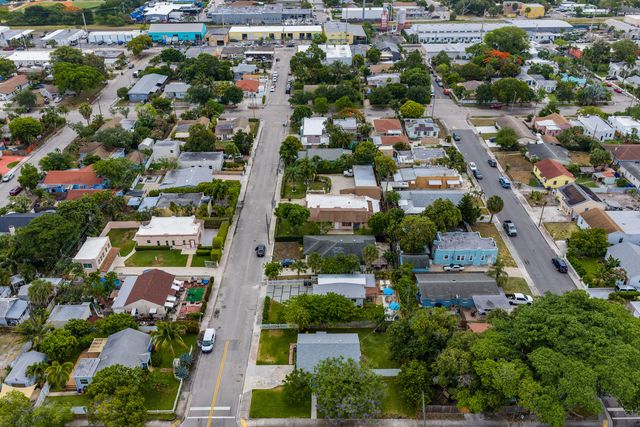 5000 Lake Avenue, West Palm Beach, FL 33405