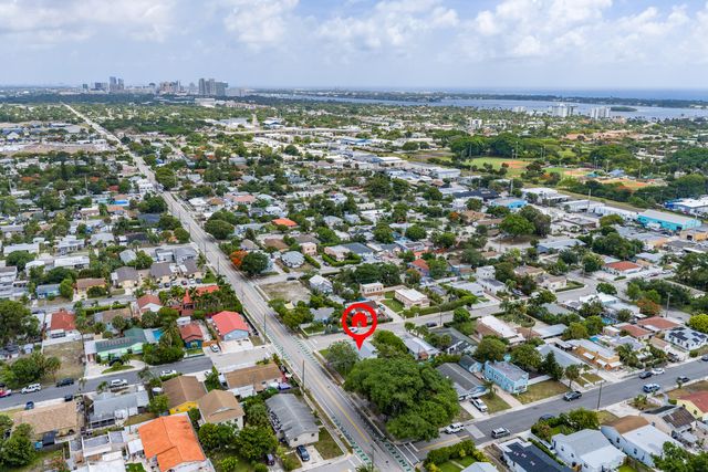 5000 Lake Avenue, West Palm Beach, FL 33405