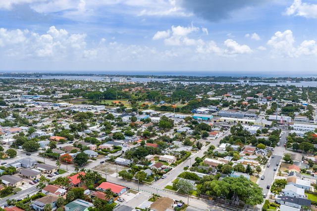 5000 Lake Avenue, West Palm Beach, FL 33405