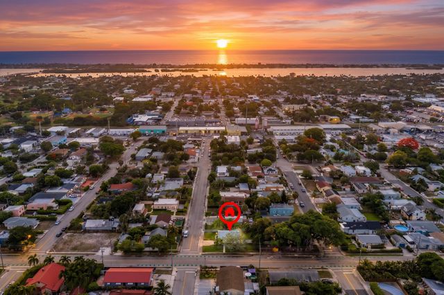 5000 Lake Avenue, West Palm Beach, FL 33405