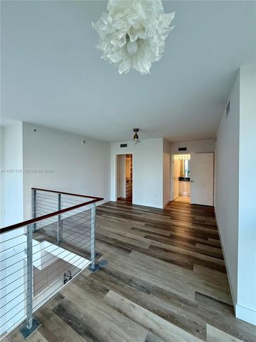 90 SW 3rd St TH300A, Miami, FL 33130