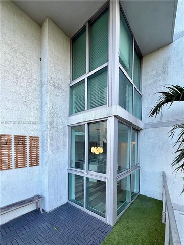 90 SW 3rd St TH300A, Miami, FL 33130