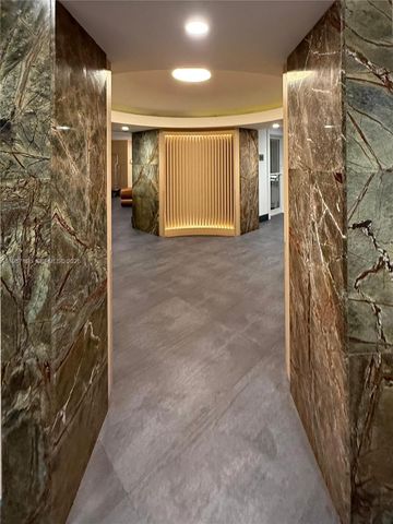 90 SW 3rd St TH300A, Miami, FL 33130