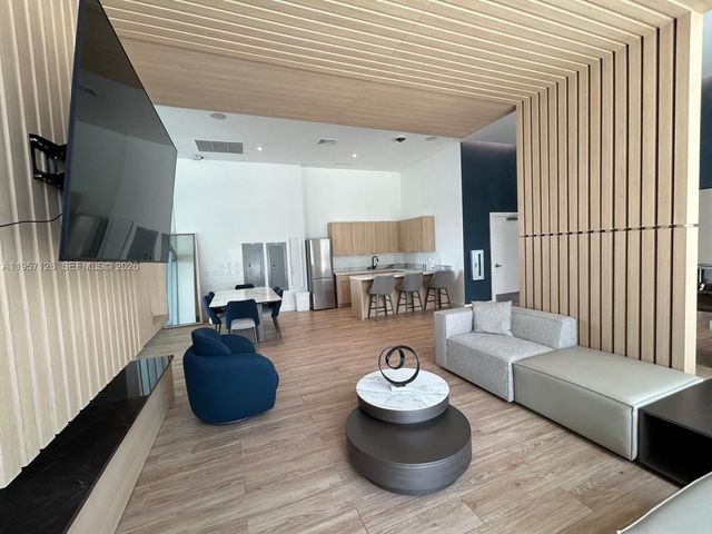 90 SW 3rd St TH300A, Miami, FL 33130