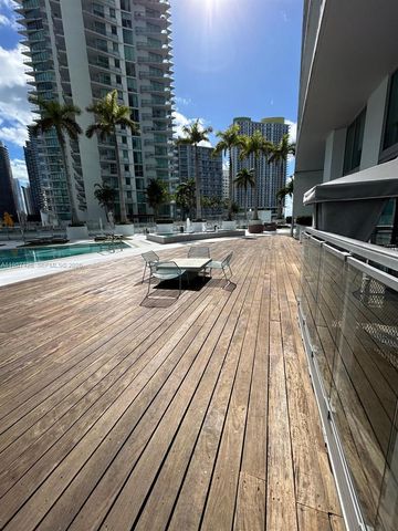 90 SW 3rd St TH300A, Miami, FL 33130