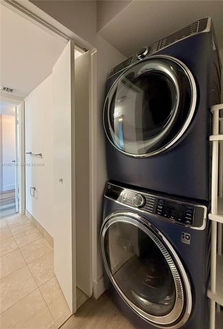 90 SW 3rd St TH300A, Miami, FL 33130