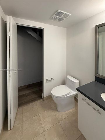 90 SW 3rd St TH300A, Miami, FL 33130