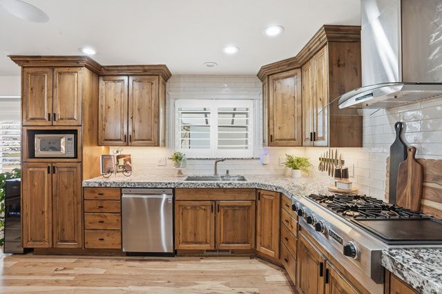 1272 N CEDAR HOLLOW BLVD, Lehi, UT 84043