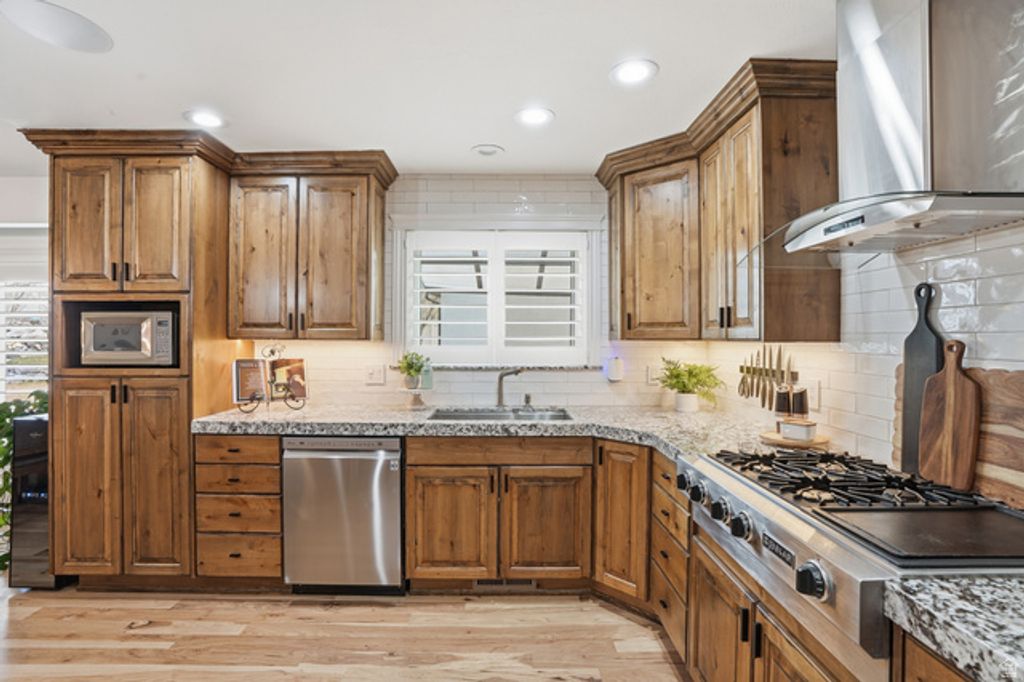 Image 13 of property listing at 1272 N CEDAR HOLLOW BLVD, Lehi, UT 84043