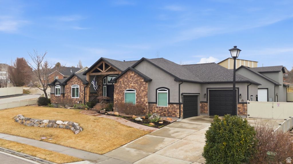 Image 4 of property listing at 1272 N CEDAR HOLLOW BLVD, Lehi, UT 84043