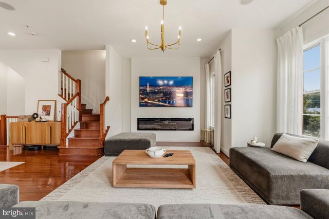 2017 RICHMOND HWY, Alexandria, VA 22301