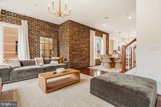 2017 RICHMOND HWY, Alexandria, VA 22301