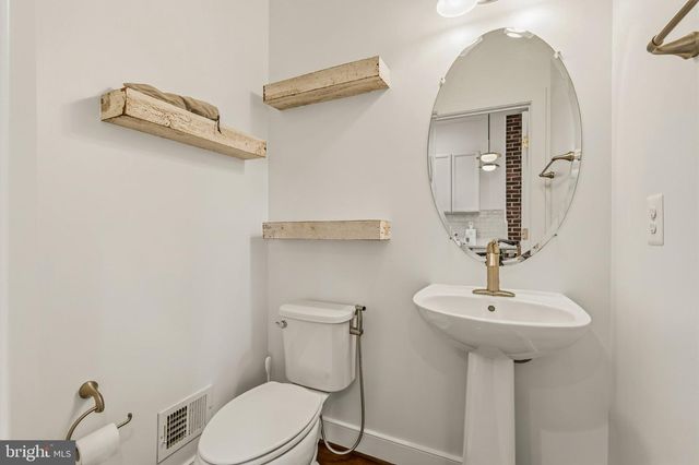 2017 RICHMOND HWY, Alexandria, VA 22301