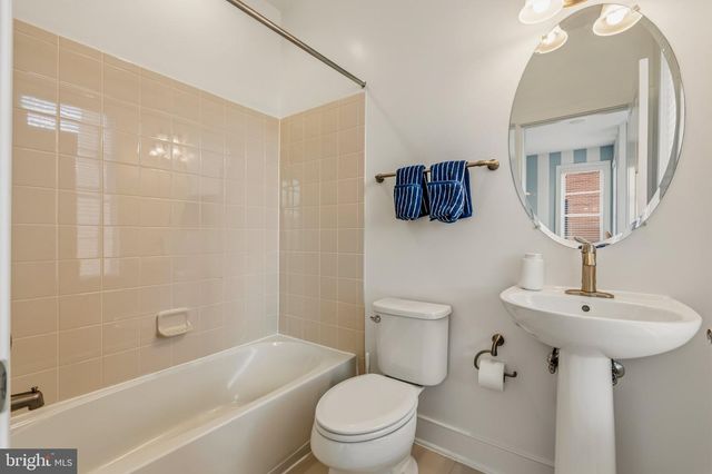 2017 RICHMOND HWY, Alexandria, VA 22301