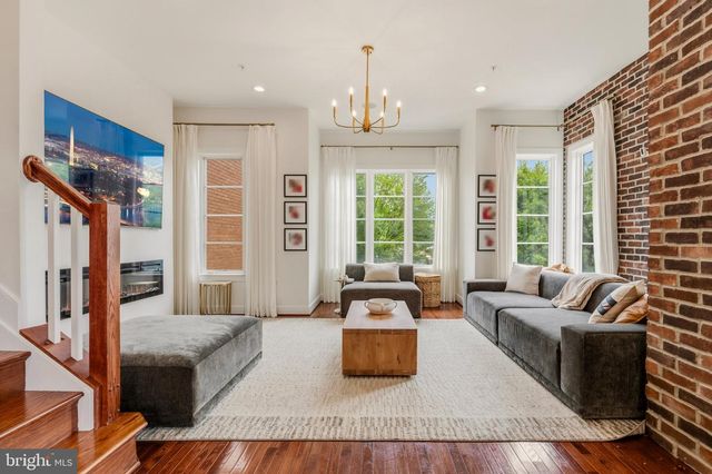 2017 RICHMOND HWY, Alexandria, VA 22301