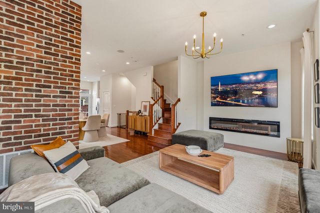 2017 RICHMOND HWY, Alexandria, VA 22301