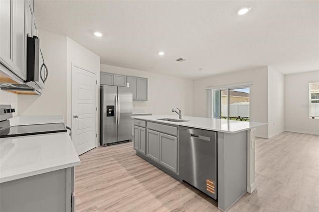 1078 CLAY BOULEVARD, Tavares, FL 32778