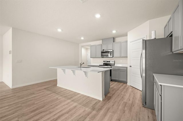 1078 CLAY BOULEVARD, Tavares, FL 32778