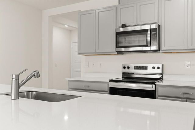 1078 CLAY BOULEVARD, Tavares, FL 32778