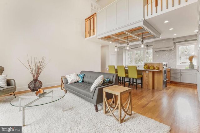 605 HILLTOP TER, Alexandria, VA 22301