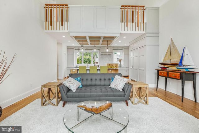 605 HILLTOP TER, Alexandria, VA 22301