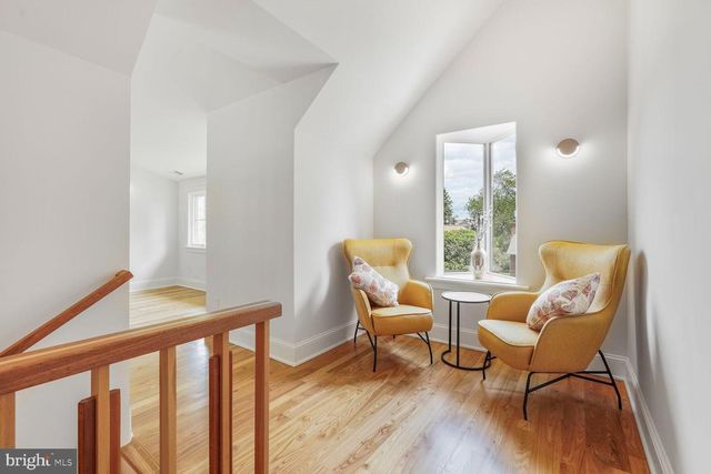 605 HILLTOP TER, Alexandria, VA 22301